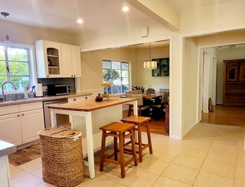 Woodland Hills Cottage on beautiful 1/4 acre property 5