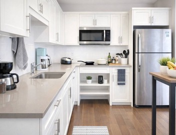 World cup ready | Free parking + steps to transit | 15 min to YVR, UBC, downtown 2