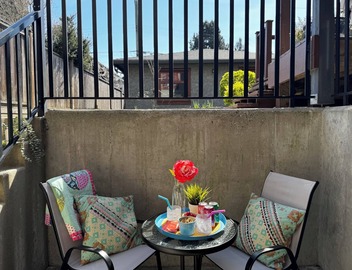 World cup ready | Free parking + steps to transit | 15 min to YVR, UBC, downtown 4