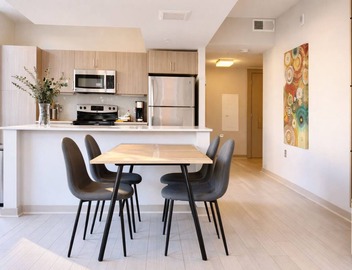 Wow! 5 min to DC/Metro/Mall Stunning 2B King Bed Pool Gym 5