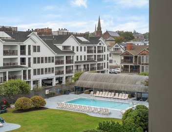 Wyndham Newport Onshore|1BR/1BA Balcony King Suite 4