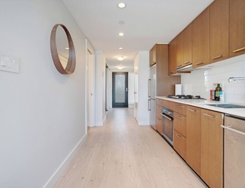 Yaletown Condo: Modern 1BR+Den | Air Conditioning | Free Parking | Seawall 3