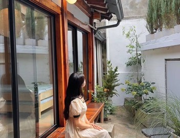 경복궁 앞 1920년대 한옥 독채, 아늑하고 개성 있는 공간에 교통도 편리합니다. 가족·친구 여행은 물론 반려견과 함께 편히 머무세요. 4