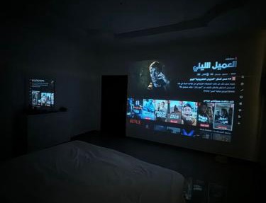 شقق فاخرة بحي الروضة مع سينما بغرفة النوم