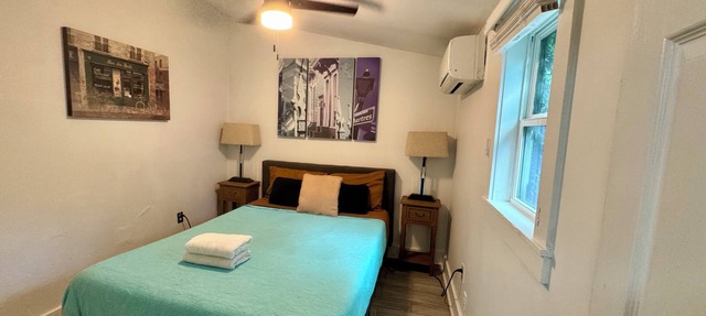1 Bedroom Apartment with Courtyard Upper garden Magazine Art District