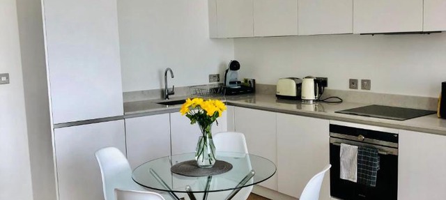 1 bedroom luxury apartment 20 min from centre