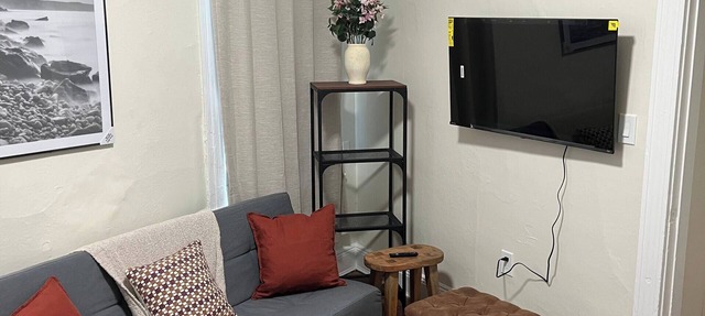 1 FREE parking spot, Coolidge Corner 1 bed