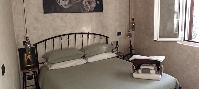 1 minute from metro A, super comfortable mini apartment with small terrace