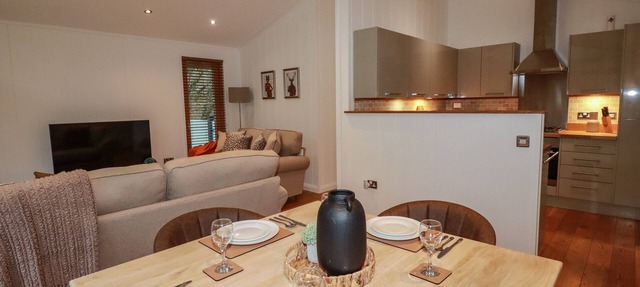 1 Streamside in Looe
