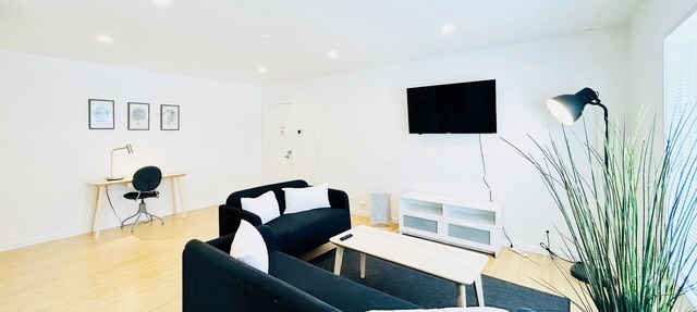 1BR Apt in Culver City by Just Bring Your Toothbrush
