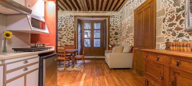 1BR Historic suite w/balconies - 100 mts from the Cathedral. CASA SAUTO