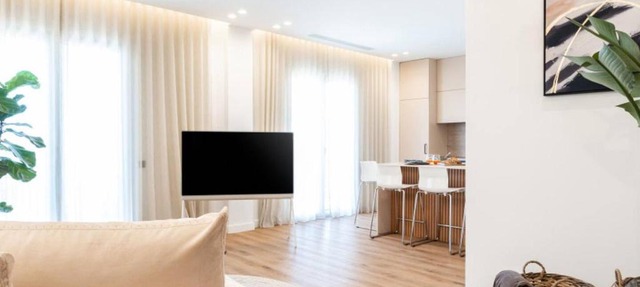 2-BD Luxury Apt Sea View Balcony near the beach