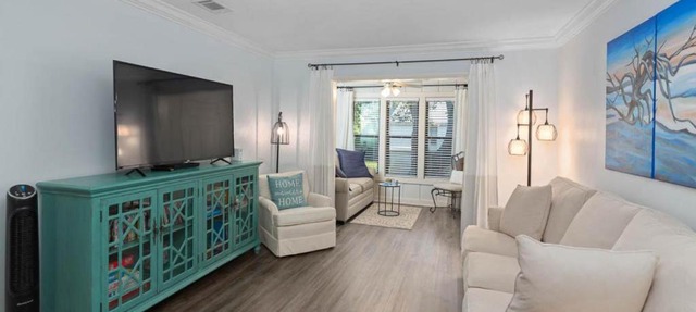 2 bed - 2 bath Island Retreat Condo with pickleball court!