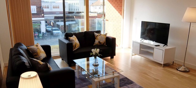 2 Bed, 2 Bath next to the station