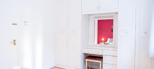 2-Bed Apartment near Metro in Islington by LS2G Stays