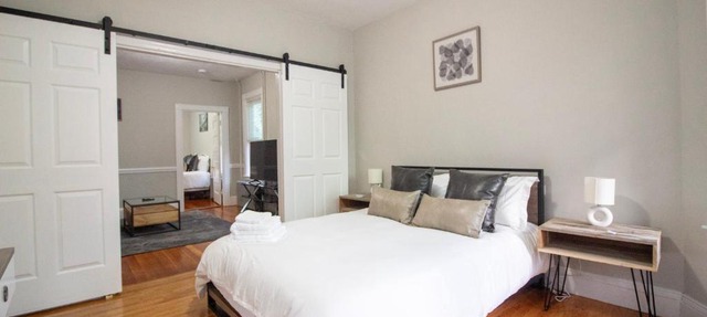 2 bedroom condo close to Boston and Cambridge with free parkings