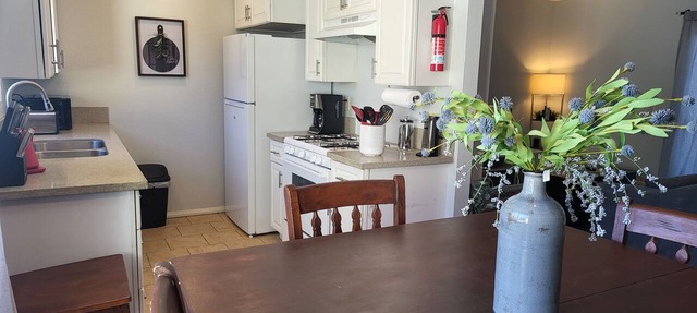 2-bedroom Condo with WiFi less than 10 min from Beach, CSLB, Convention Center