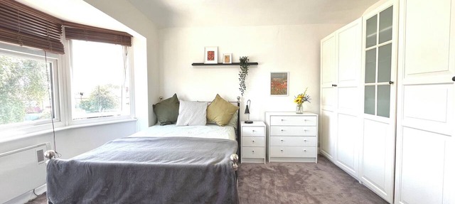 2 bedroom entire flat, 15 min from tube station, family friendly
