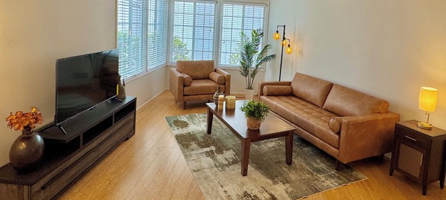 2-bedroom furnished in west Los Angeles with all utilities , cable and WiFi.