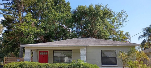2-bedroom house in South Tampa with WiFi, AC Hammocks bikes and pet friendly!