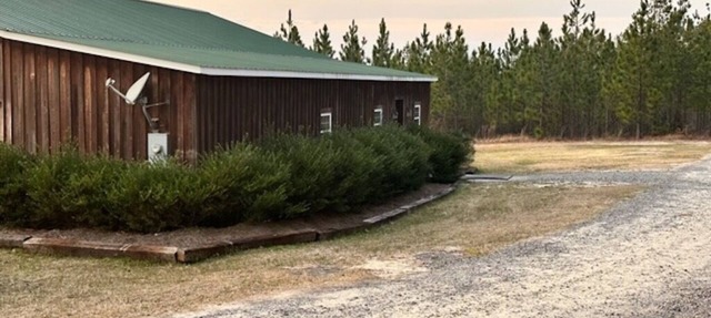 2 bedroom huntbox located on 220 acre farm close to H Cooper Black.