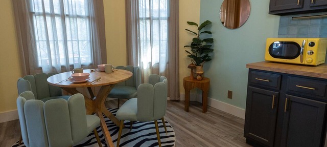 2 bedroom Pastel Loft 1 mi from Lake Michigan!