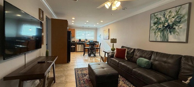 2 bedroom private apt & laundry