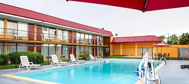 2 Budget-Friendly Rooms Near Popular Attractions – Close to I-10