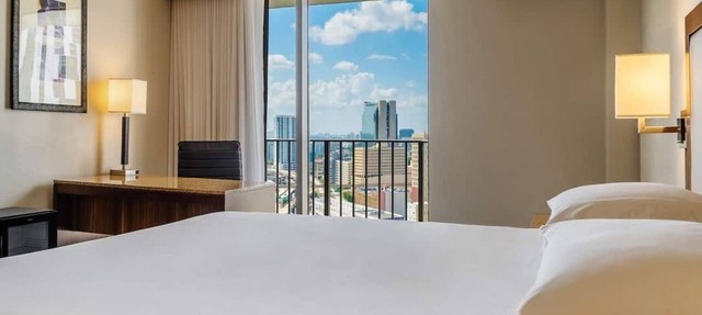 2 Connecting Suites at a 4⭐️ Hotel