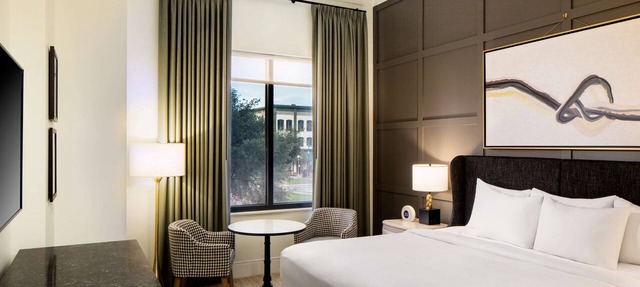 2 Connecting Suites at a 4⭐️ Hotel