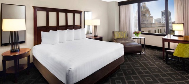 2 Connecting Suites at a 4⭐️ Hotel