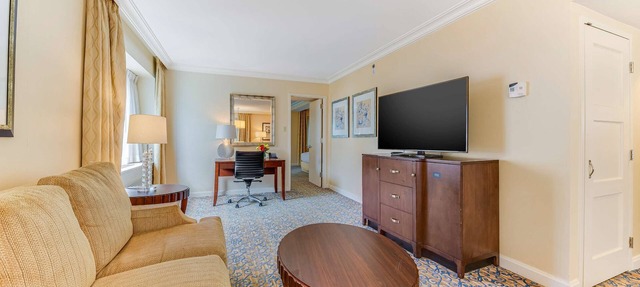 2 Connecting Suites at a 4⭐️ Hotel