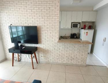 2 Dorms Andar Alto com Piscina aquecida PINHEIROS - 5 Pessoas