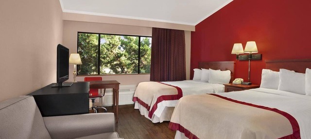 2 Great Units for Families! Pool, Parking, Near Attractions