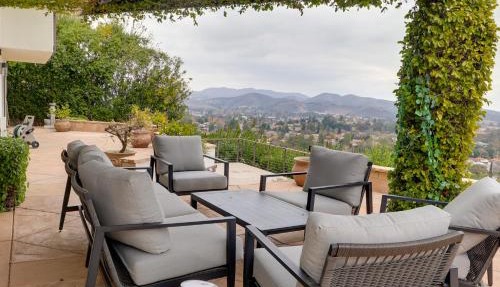 2 Mi to Promenade at Westlake: Mtn-View Haven!