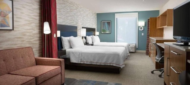 2 Queen Studio: Gym & Pool Access | 3 mi to Airport | 1mi to Shopping & Events