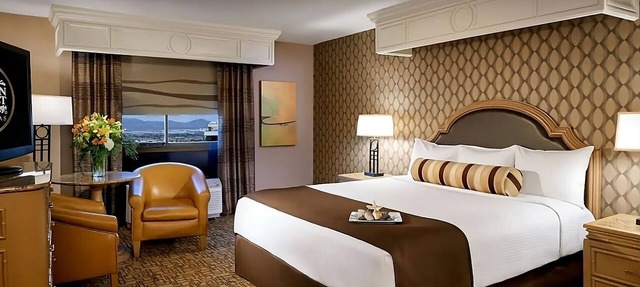 2 x Carson Tower - Deluxe King Room at Golden Nugget Las Vegas