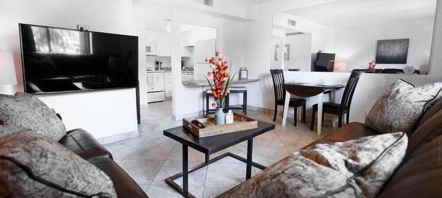 232 1 Bedroom Private Suite, great location!