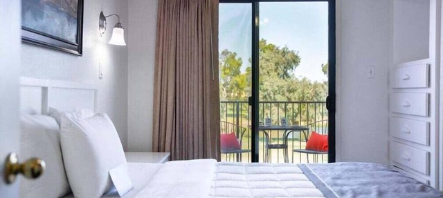 237- Pool, Putting Green, 1 Bedroom Private Suite!