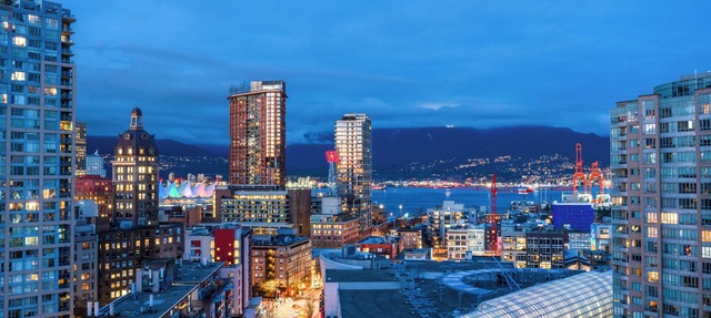 270° Rare Found downtown Ocean/Mountain/St View/King Suite/Pool/Hot Tub/Sauna