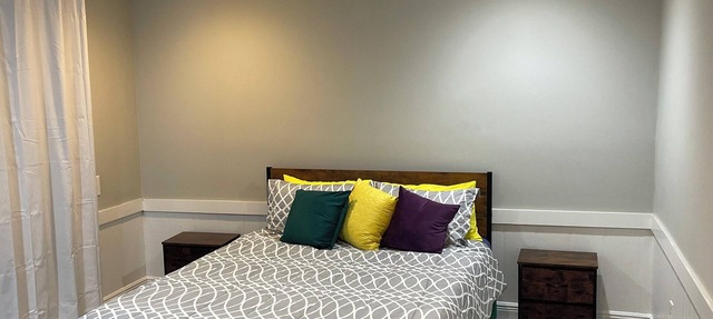 29 days for the price of 7 days in a beautifully renovated 2 bedroom 1 bath!