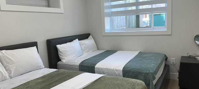 2B2B1DEN ENTIRE NEW HOUSE:Ensuite laundry-Dishwasher-great location