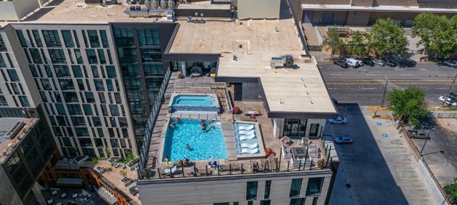2bd 2ba Best style and location Pool spa gym pkg!