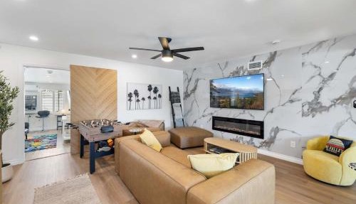 2BR 2BA Home Hot Tub, Firepit, Yard, BBQ, Parking