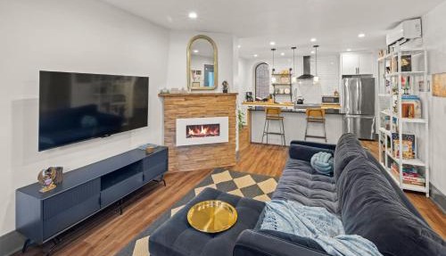 2BR Capitol hill delight, with private parking