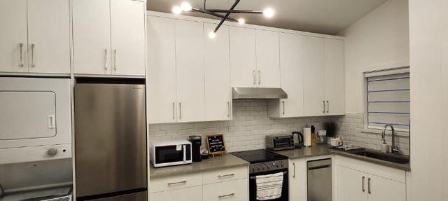 2BR Detached House - Free Parking -10 mins to YVR & Downtown