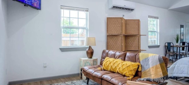 2BR Duplex Sleeps 8 Downtown Amarillo Corp Stays