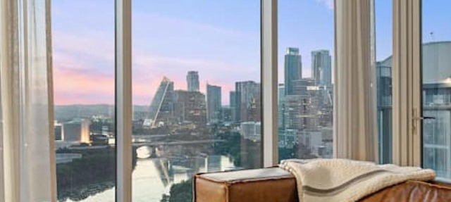 2BR Lux Highrise + Austin + Vibrant Rainey St