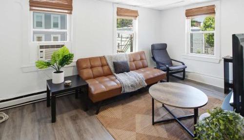 2BR Near Airport public transit to downtown