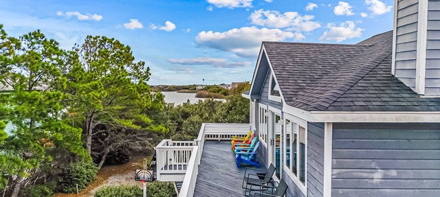 2BR with balcony, hammock, full kitchen, & W/D